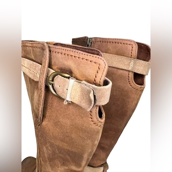 UGG Darcy Australian Riding Buckle Boots w/ zipper
Full Grain Distressed Leather - Picture 9 of 14